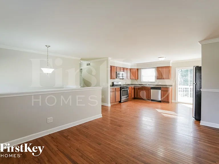 3219 W Beach Dr — Photo 5