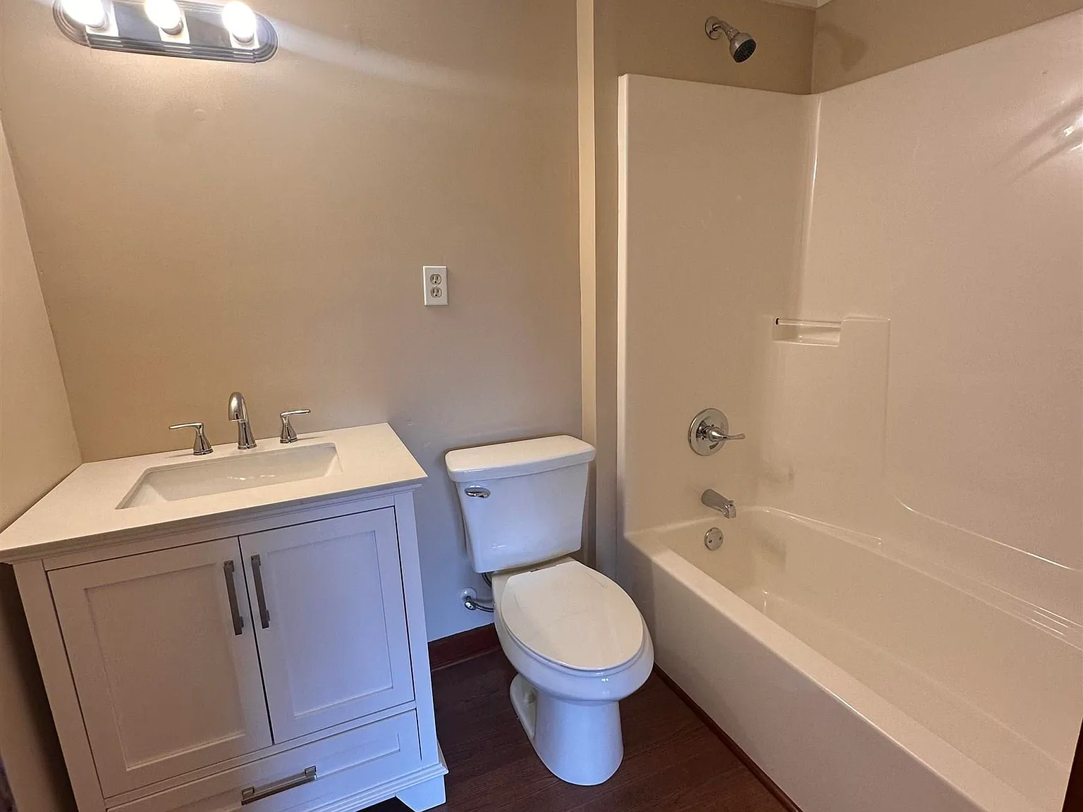 2 bed, 2.0 bath, 1200 sqft, $1,100 — Photo 2
