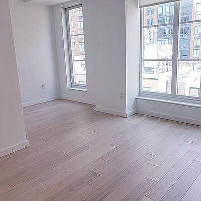 4th image of 535 W 43rd St N #6M