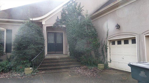 1st image of 104 Lexington Ct