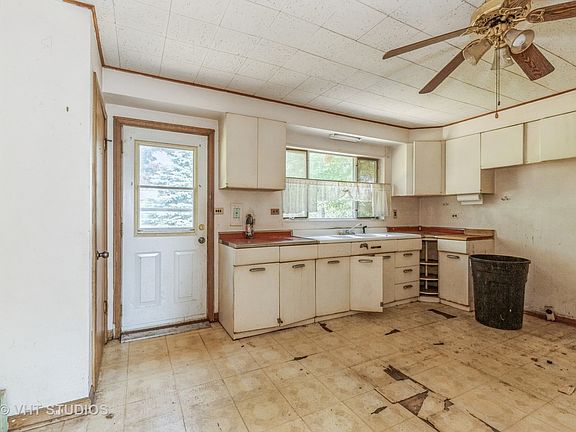 3rd image of 410 James Ave