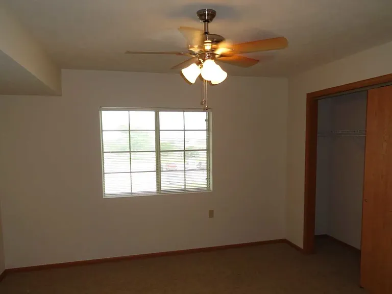 Elkhorn Ridge Apartments — Photo 14