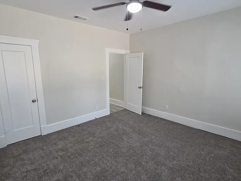 2805 S Jennings Ave — Photo 9