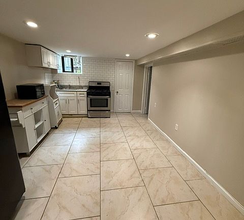 2nd image of 185-20 Dunlop Ave #1