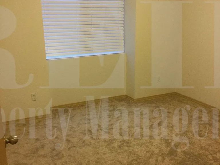 20199 Hogue Pl NE — Photo 32