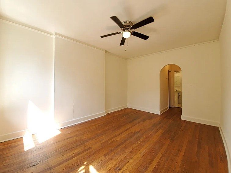 2nd image of 225 W 15th St APT 2E