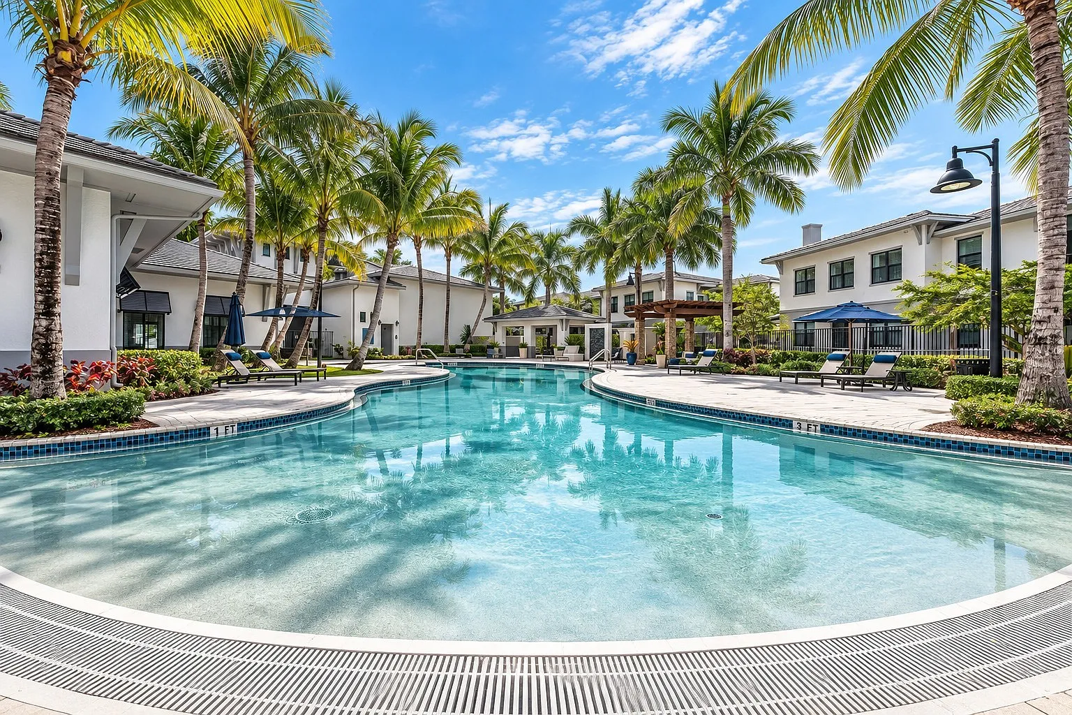 The Hamptons at Palm Beach Gardens Apartments — Photo 2