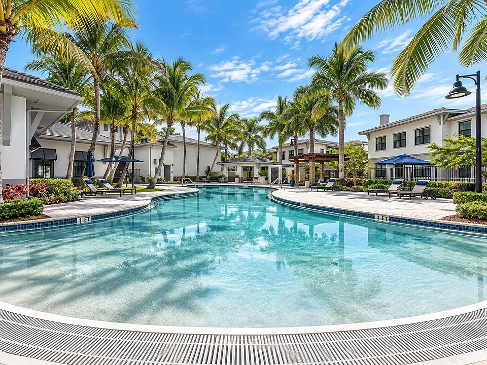 The Hamptons at Palm Beach Gardens Apartments