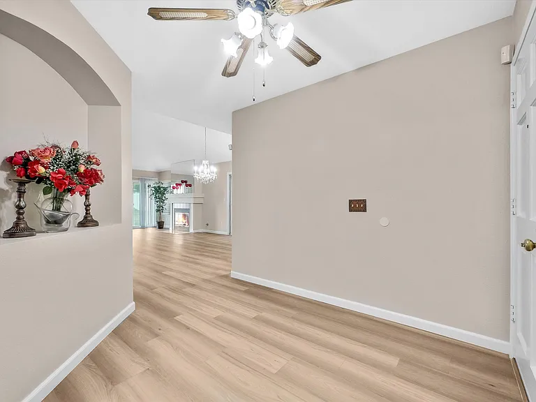 5741 El Palomino Dr — Photo 4
