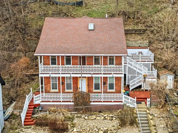 189 Saint Marys St, Dubuque, IA 52001