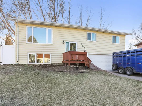 1807 8th Ave E, Williston, ND 58801