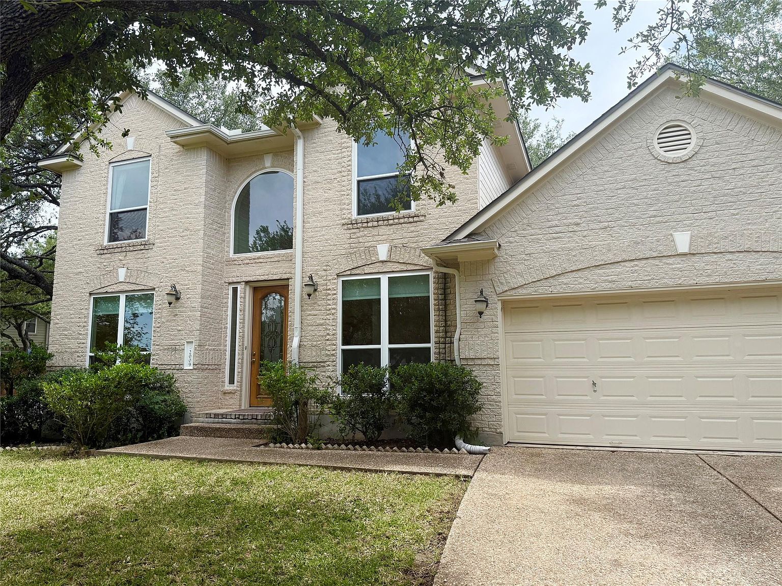 2009 Saint Andrews Dr