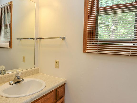5th image of 311 Foxfire Dr