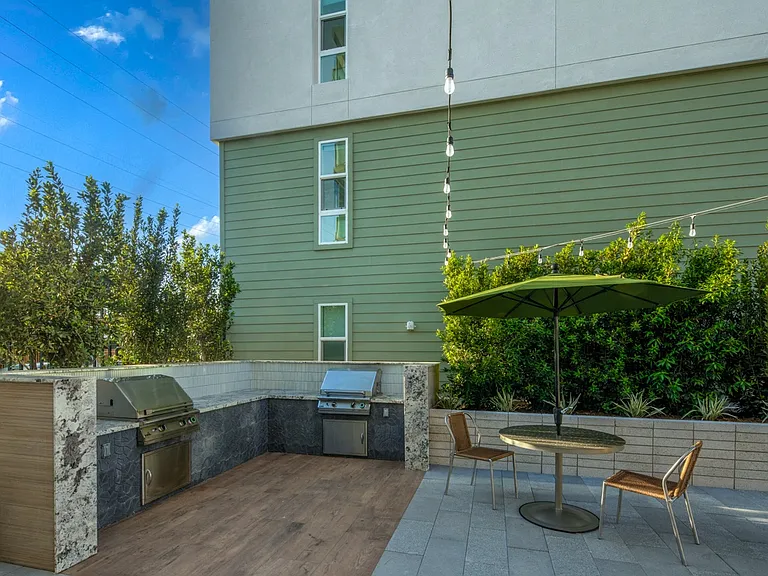 200 S Zoo Ln — Photo 37
