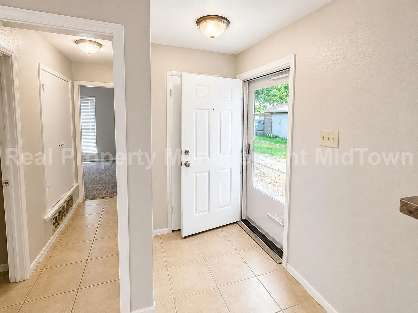 4209 Wingrove Dr, Arlington, TX 76015 Beautiful Home Ready for Move-In! — Photo 2
