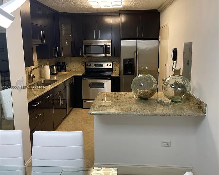 5555 Collins Ave #7Z