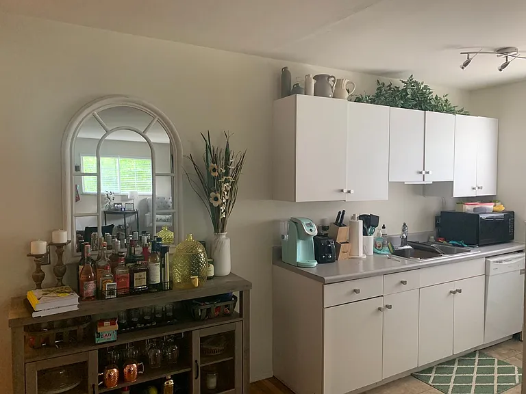 1241 Corbett St #4 — Photo 11