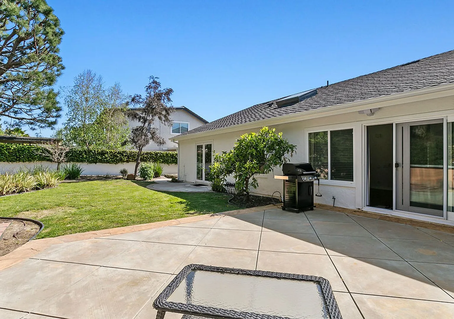 Beautifully Furnished Designer Single-Level 3 Bedroom Home with Lake Mission Viejo Access! — Photo 3