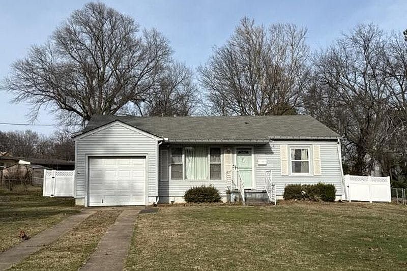 1st image of 4210 Robertson St