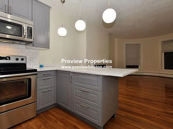 5th image of 922 Beacon St #23P