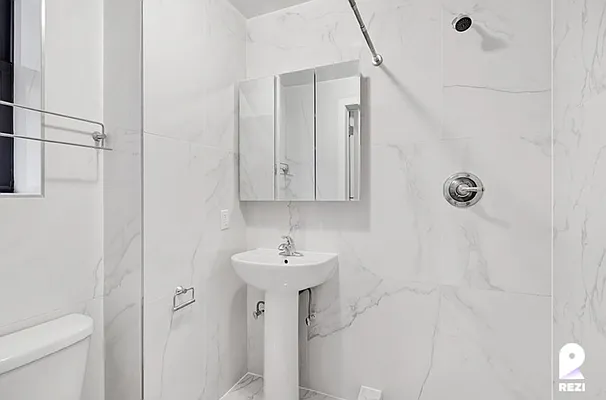 Rented by REZI | media 20