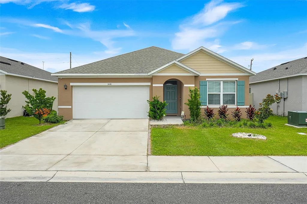 3 bed, 2.0 bath, 1669 sqft, $2,000 — Photo 1