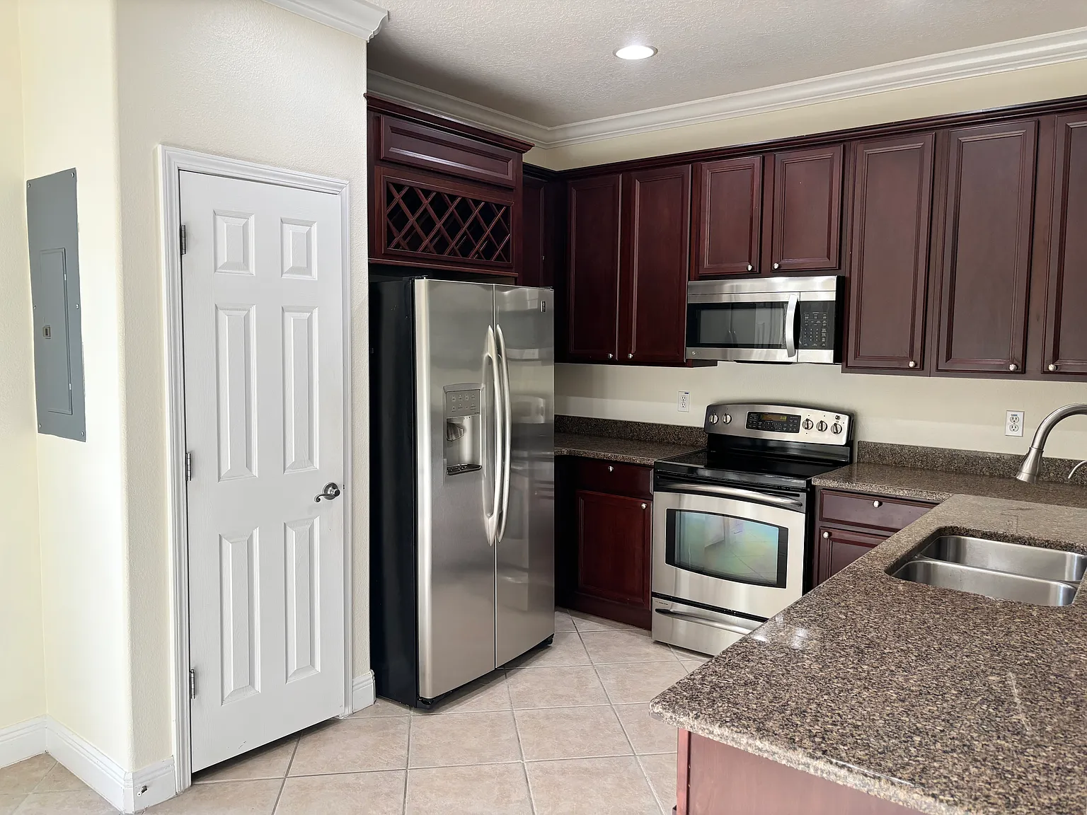 2 bed, 2.5 bath, 1367 sqft, $2,200 — Photo 4
