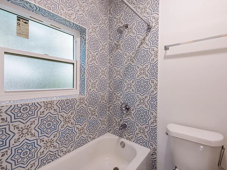 2701 E Columbus Dr — Photo 19