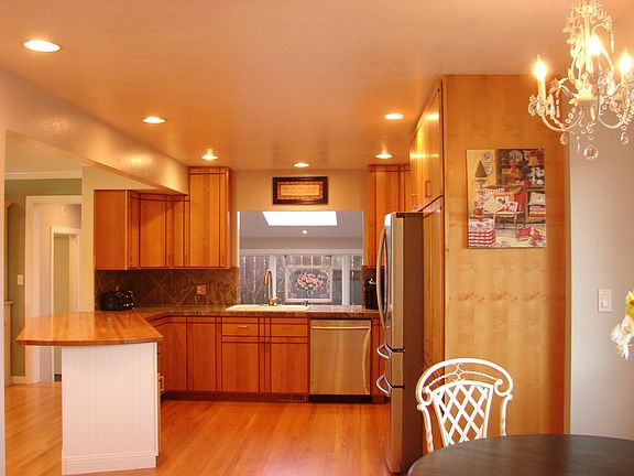 5th image of 2110 Waverly St