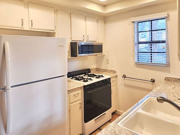 4th image of 1046 Calle Del Cerro Unit 411