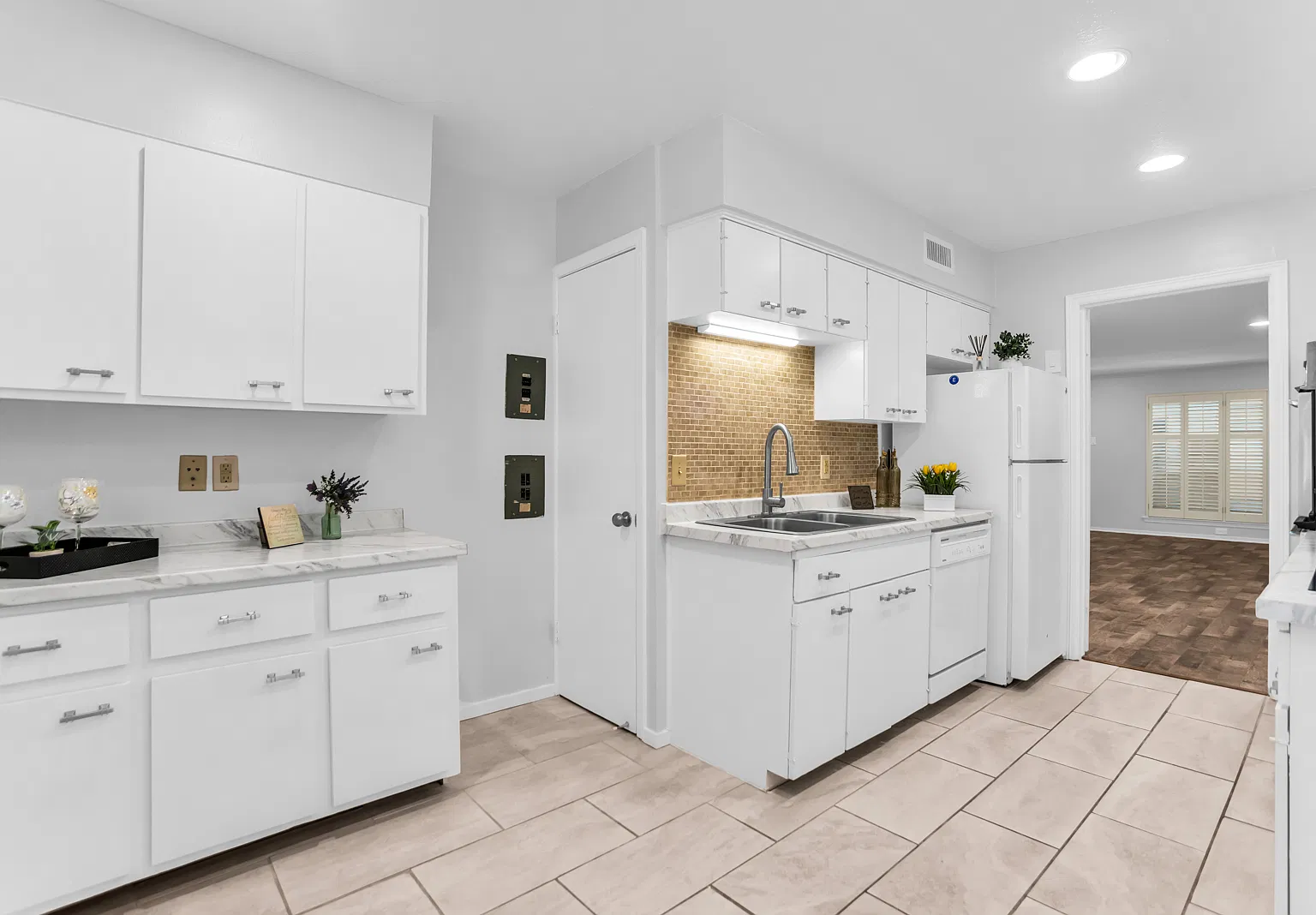 3 bed, 1301 sqft, $2,300 — Photo 1