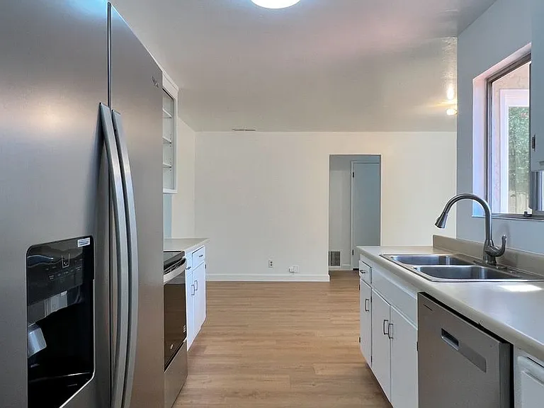 849 Laguna St — Photo 9