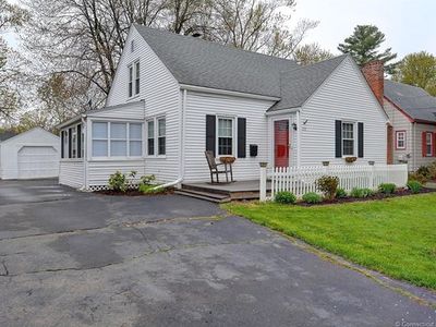 123 Somerset St, West Hartford, CT, 06110
