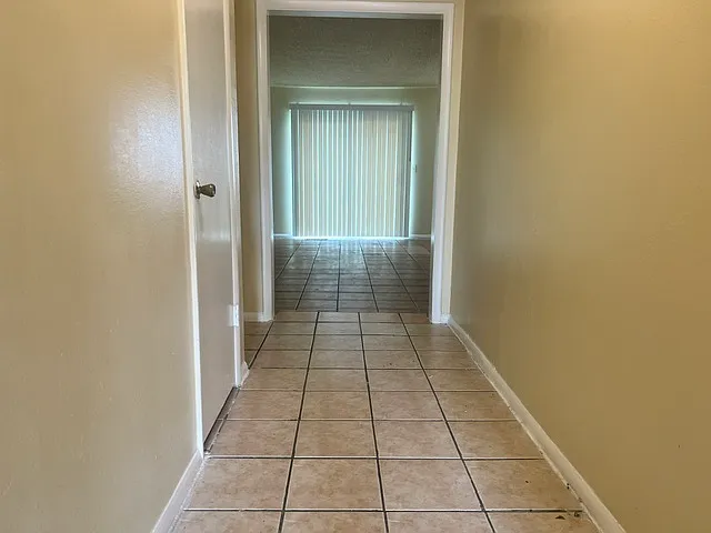 2 bed, 1100 sqft, $1,200 — Photo 2