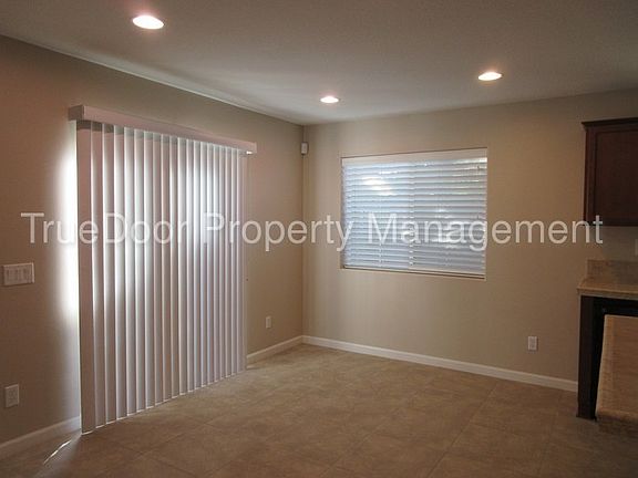4th image of 695 Center St Unit D