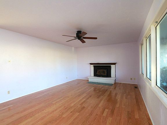 5th image of 675 Sterling Dr