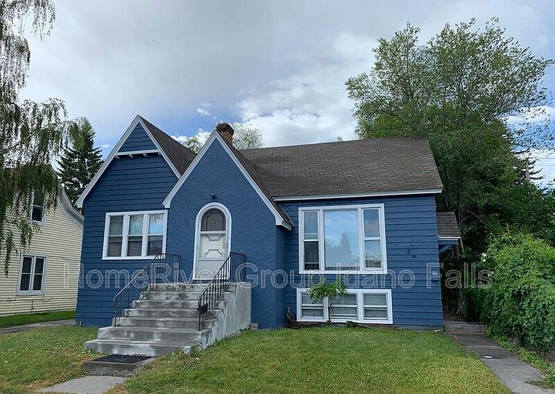1st image of 160 5th St