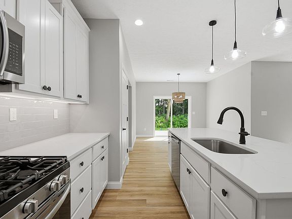 5th image of 821 Hackberry Ct