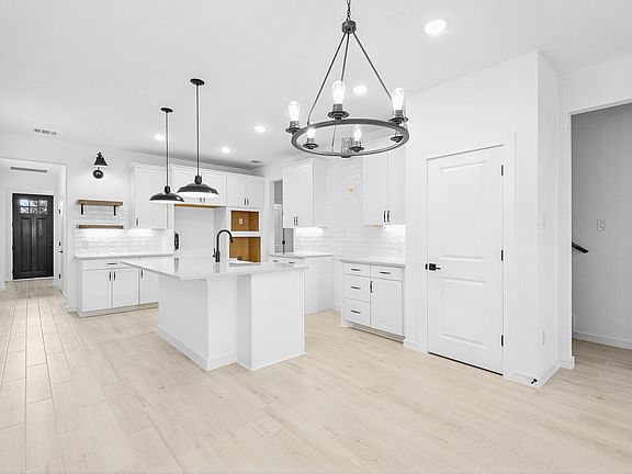 4th image of 29534 Pondview Dr