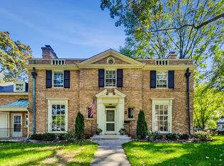 832 Elmwood Ave, Wilmette, IL 60091