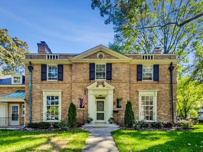 832 Elmwood Ave, Wilmette, IL, 60091