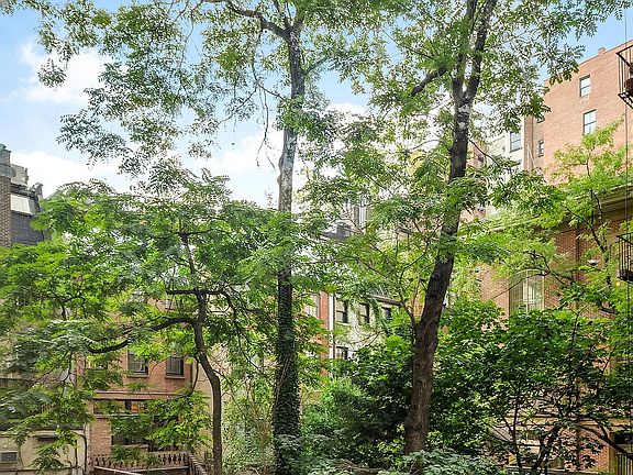 4th image of 32 Gramercy Park S APT 2H