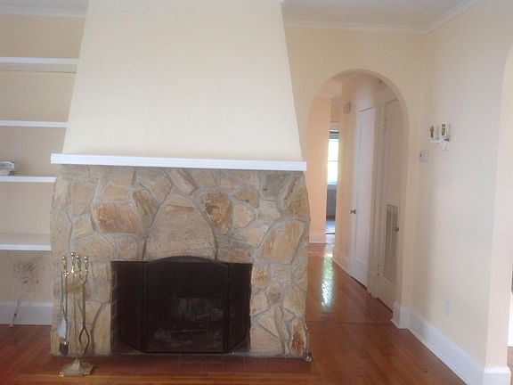 4th image of 1021 Lexington St