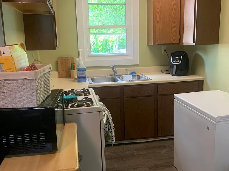 713 Sumner St — Photo 12