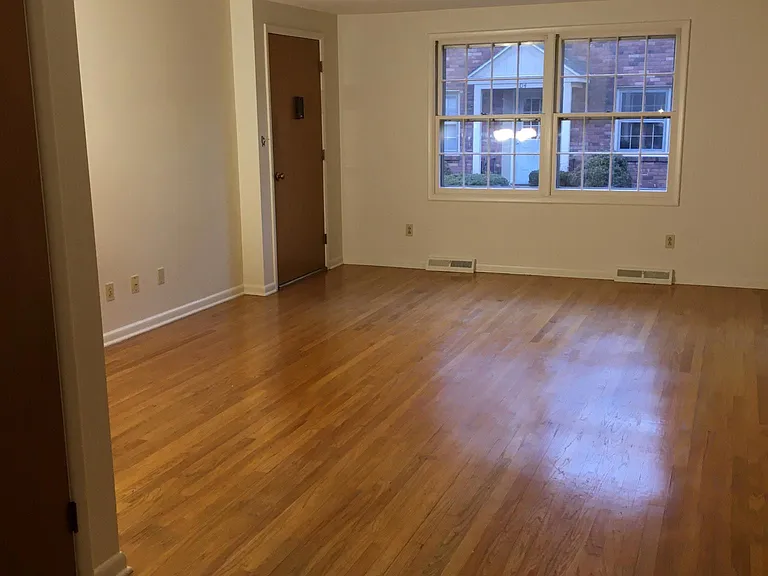 302 Kenwood Ave #1 — Photo 7