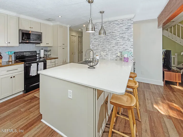 506 Cali Dr — Photo 16