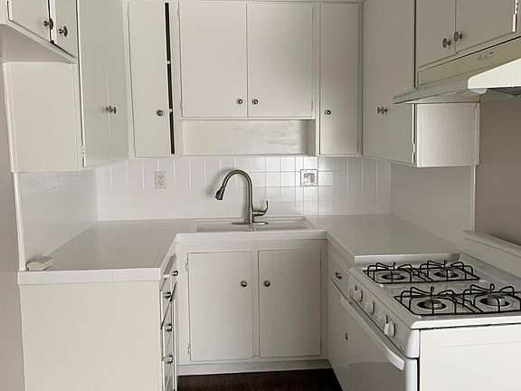 Kitchen with plenty of cabinet space!