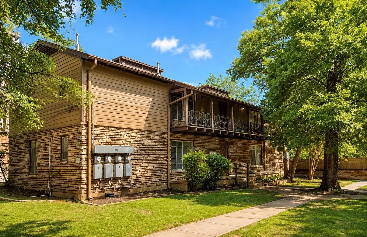 1 bed, 1.0 bath, 825 sqft, $1,350 — Photo 1