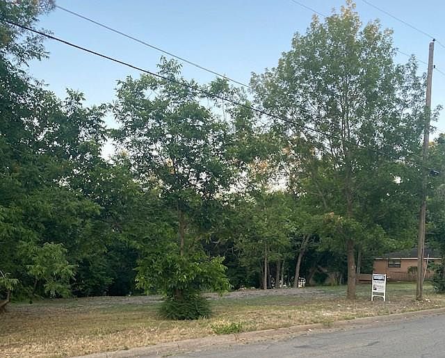 2nd image of 603 S Walnut St Lot 1
