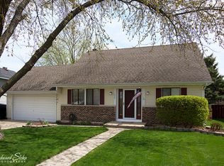 1039 Sutherland Dr, Crystal Lake, IL 60014
